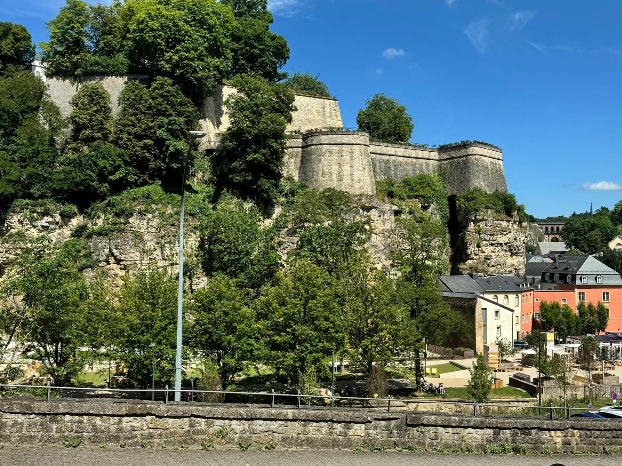 Historic Town Luxe And Epic View Guest house